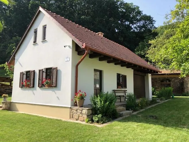 Kistuecsoek Vendeghaz Obanya