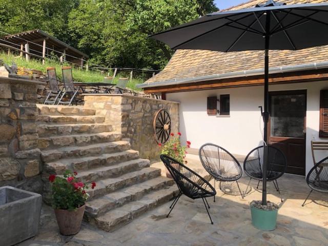 Case de vacanță Kistuecsoek Vendeghaz *